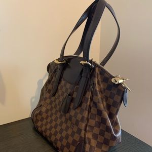 Louis Vuitton purse - European version